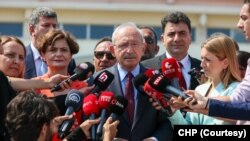 CHP Genel Başkanı Kılıçdaroğlu, tutuklu Milletvekili Can Atalay'ı ziyaret etti.