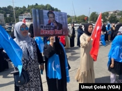 İstanbul’da yaşayan Uygurlar, Çin Dışişleri Bakanı Wang Yi'nin Türkiye ziyaretini protesto etti.