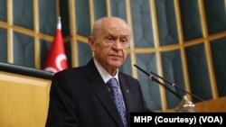 MHP Genel Başkanı Devlet Bahçeli, "Şayet teröristbaşının tecridi kaldırılırsa, gelsin TBMM DEM Parti grup toplantısında konuşsun. Terörün tamamen bittiğini ve örgütün lağvedildiğini haykırsın" dedi.