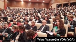 İstanbul Sözleşmesi'nin feshedilmesi kararının iptali istemiyle açılan davanın görülmesine Danıştay Konferans Salonu'nda başlandı. Fotoğraf: Yıldız Yazıcıoğlu/VOA