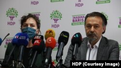 HDP Hukuk ve İnsan Hakları Komisyonu'ndan Sorumlu Eş Genel Başkan Yardımcı Ümit Dede (sağda)