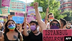 2021 yılı Temmuz ayında Ankara'da Türkiye'nin İstanbul Sözleşmesi'nden çekilmesini protesto eylemi